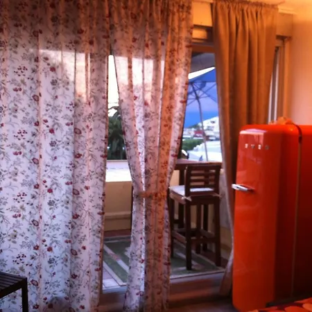 Au Coeur Du Village Naturiste דירה אגדה