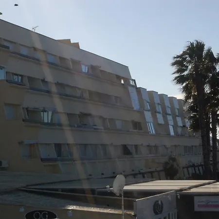 Au Coeur Du Village Naturiste אגדה