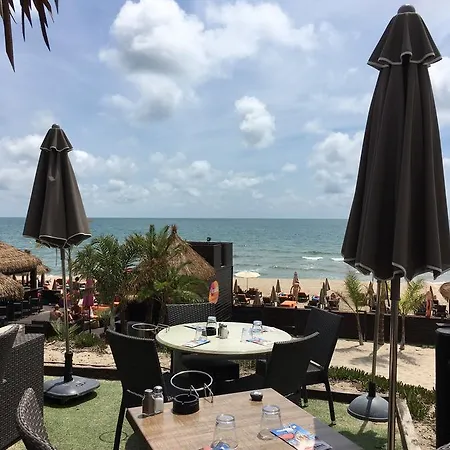 Au Coeur Du Village Naturiste אגדה