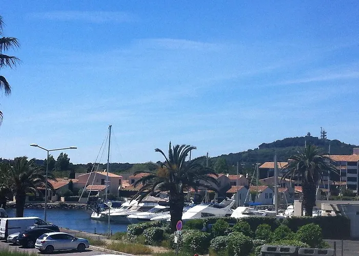 Au Coeur Du Village Naturiste * Agde