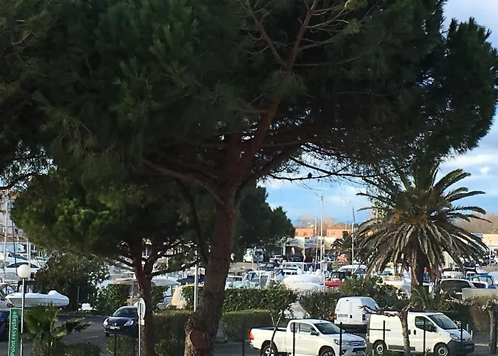 Au Coeur Du Village Naturiste Apartman